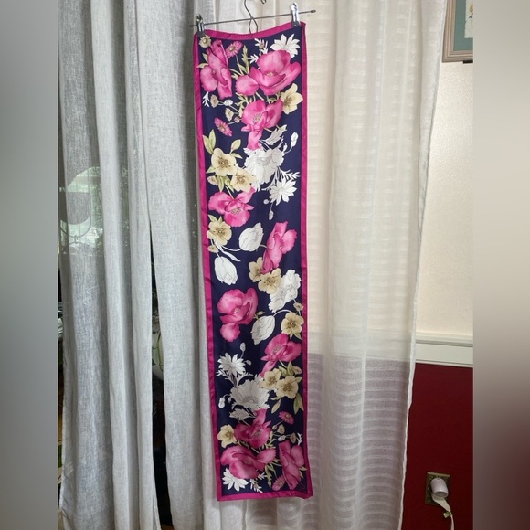 Oscar by Oscar de la Renta Scarf - Picture 13 of 16